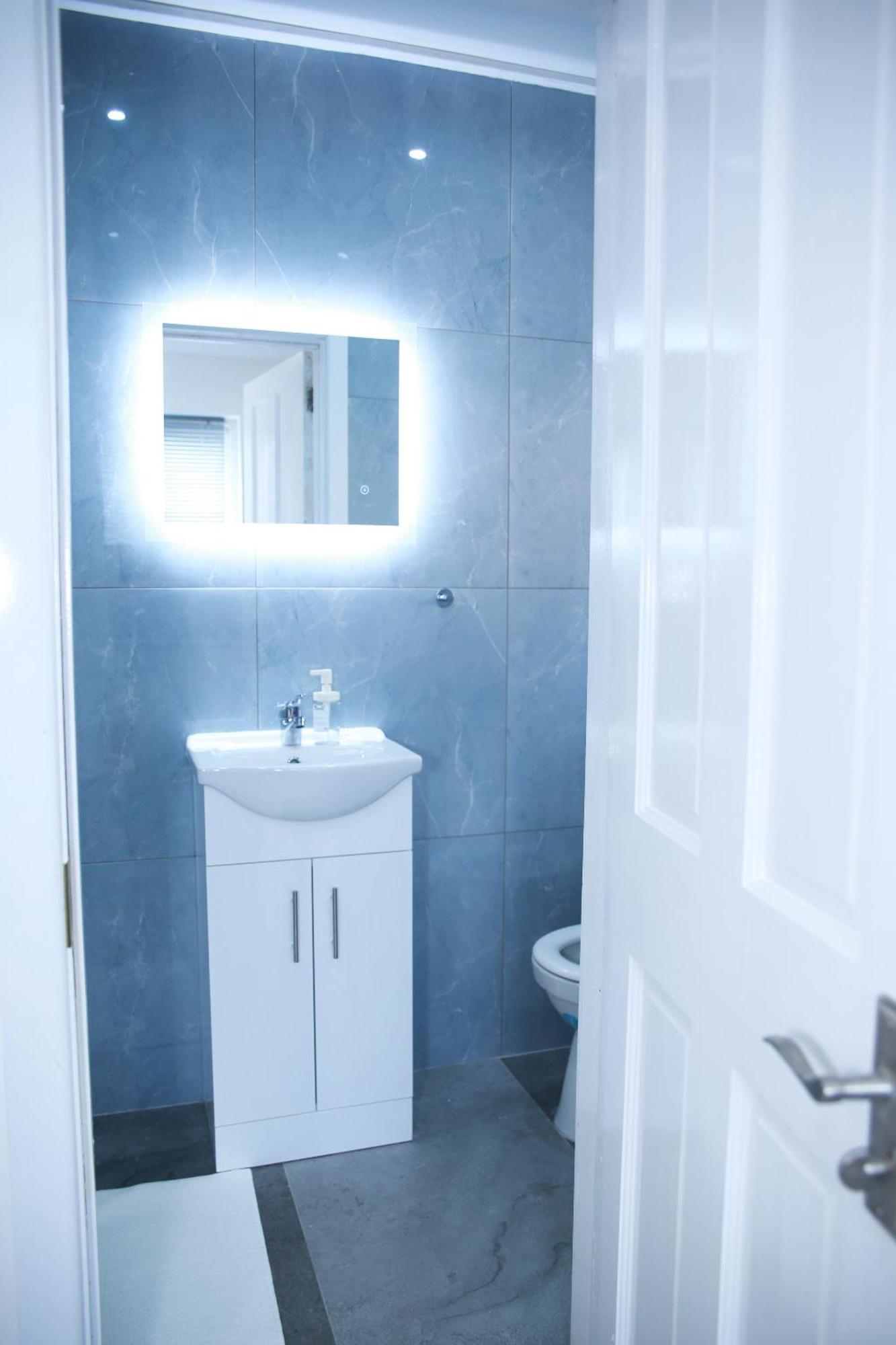 South Harrow Apartment Лондон Экстерьер фото