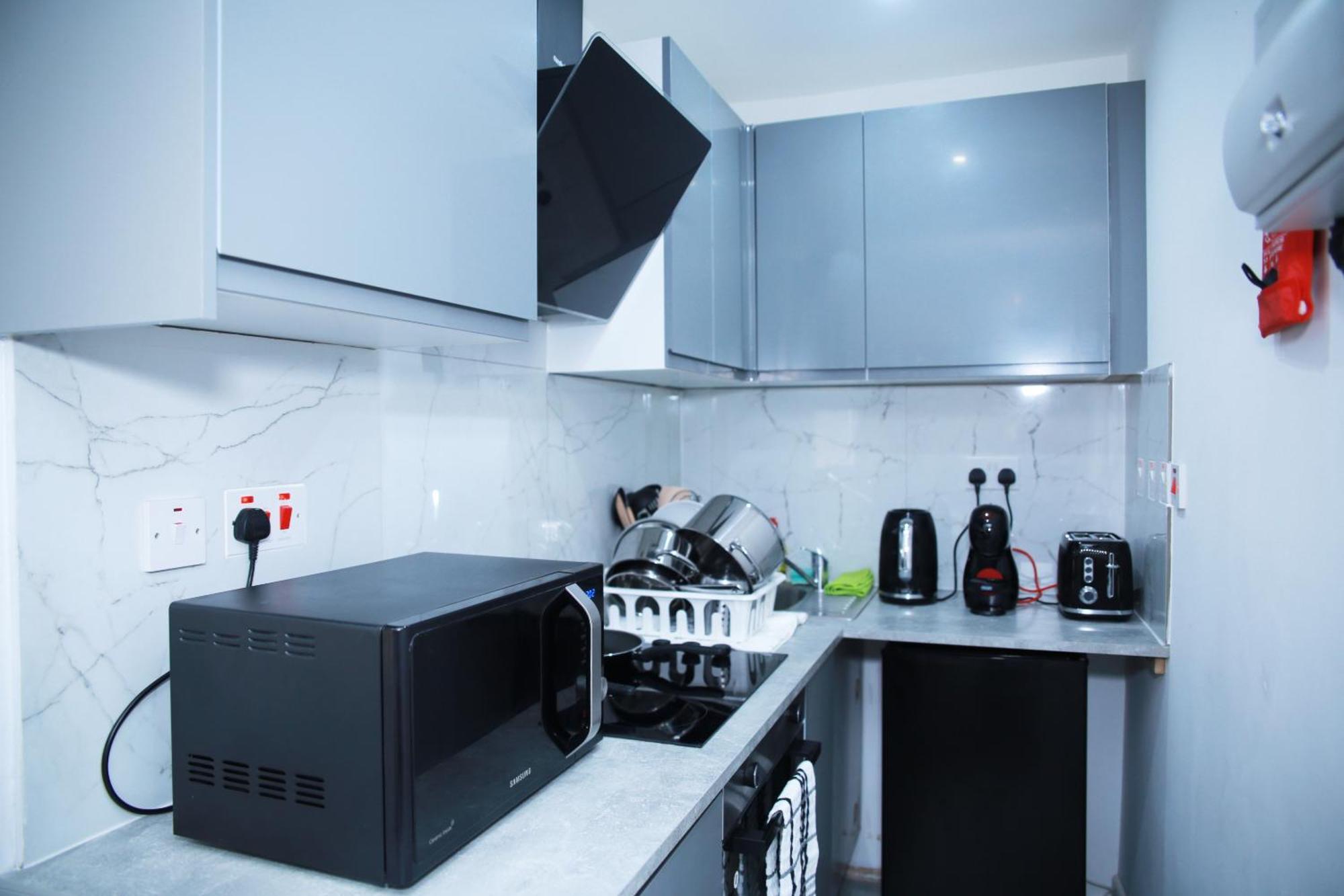 South Harrow Apartment Лондон Экстерьер фото